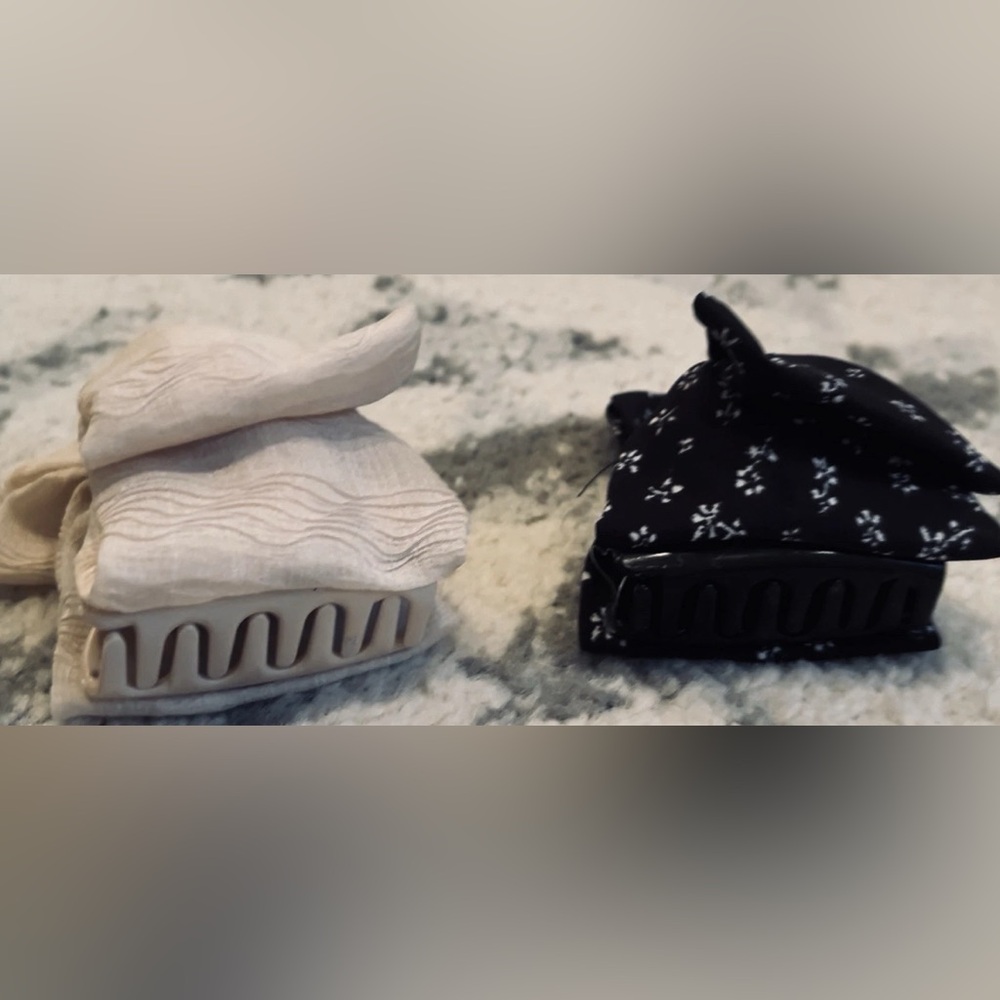 24-Piece Bundle: Fashion Scrunchies, Embellished Bands, Jaw Clips, Combs. - Picture 7 of 7